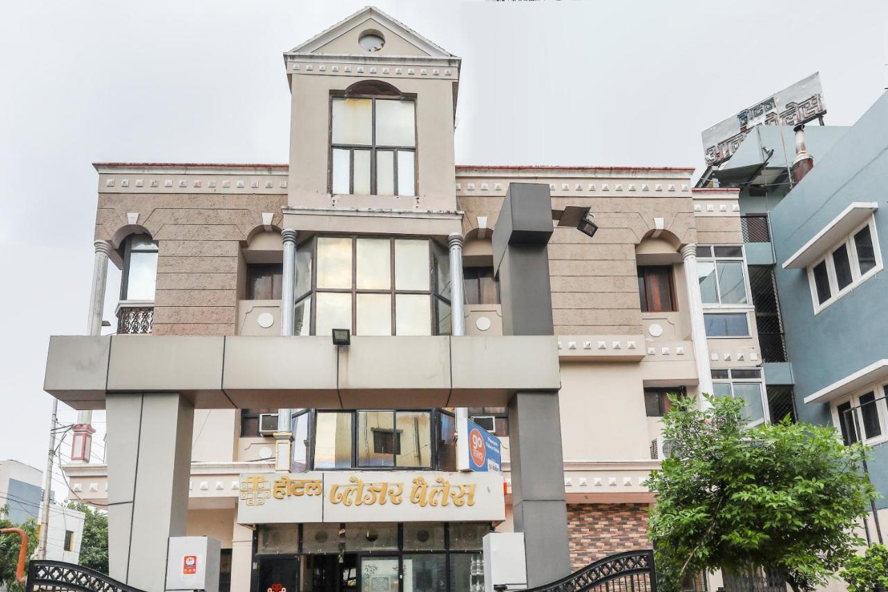 Oyo62194游乐宫酒店 印多尔 外观 照片